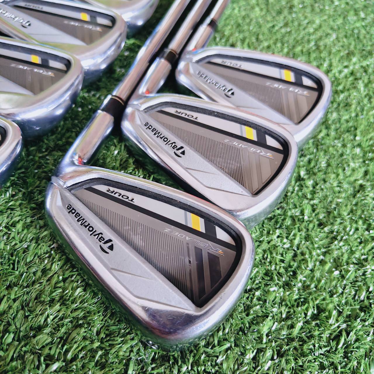 TaylorMade RocketBladez Tour Clean & Classy Design: หัวเหล็กบาง สวยงาม ไม่มีความหนาหลังท็อปไลน์
