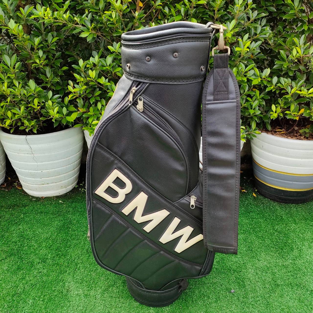 ถุงกอล์ฟ BMW มือสอง เป๊ก ซิป ใช้ได้หมด สภาพสวยเดิมๆครับ