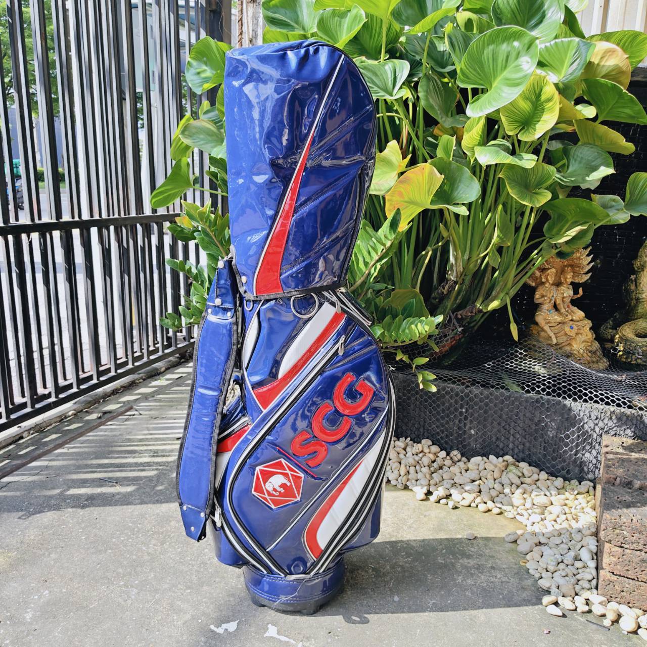 ถุงกอล์ฟ SCG มือสอง *มีตำหนิแป๊กหลุดสองจุด* วัสดุถุงดีแลเะสวยมากค่ะ เป็นถุง TOUR ใส่ได้จุกๆ