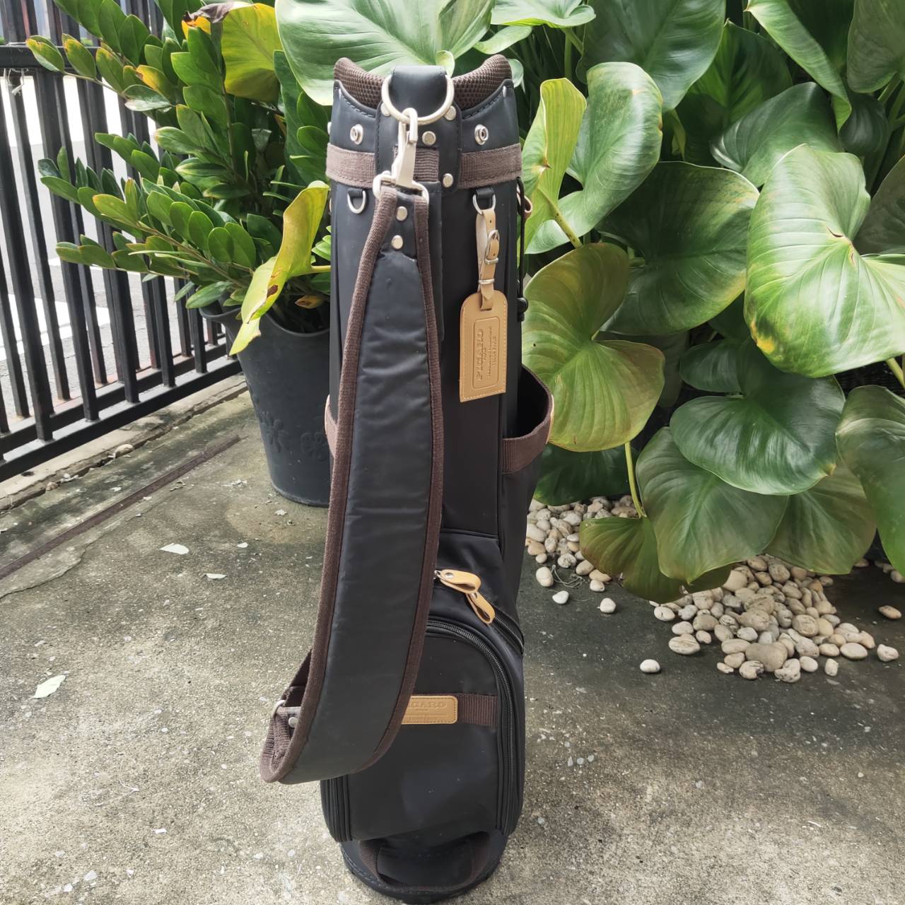 ถุงกอล์ฟ FIGARO PARIS แบรนด์เรียบหรู ดูแพงมากค่ะ สำหรับท่านที่ชอบลุคผู้ดี โดยเฉพาะ