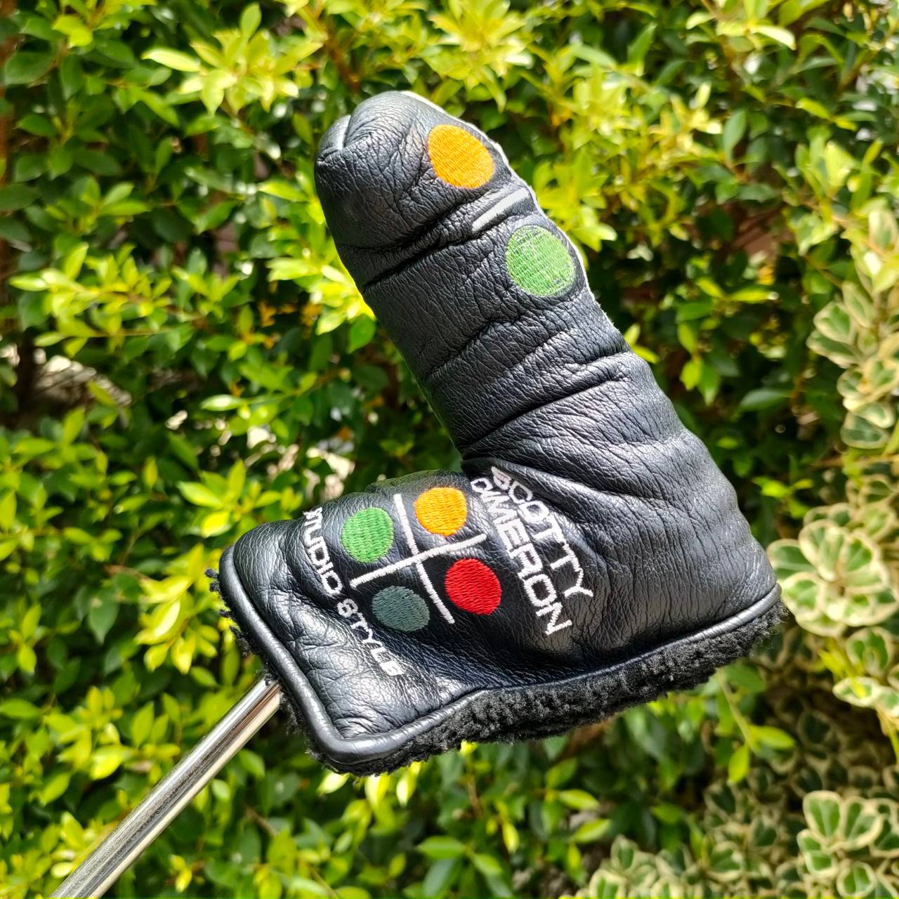 PUTTER TITLEIST SCOTTY CAMERON STUDIO STYLE NEWPORT 303 GSS INSERT สุดๆของสุดๆๆ สภาพสวยคุณภาพอันดับ 1 ในโลก ความยาว 34 นิ้ว กริฟ SUPER STORKE ** กริฟ มีลอก ** มาพร้อม COVER เดิมๆ ครับ