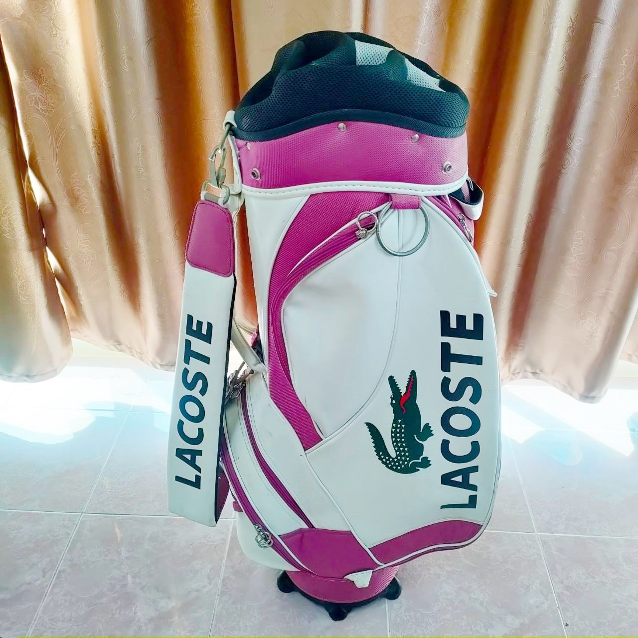 ถุงกอล์ฟ LACOSTE สุดยอดรสนิยม แบรนด์เนมแท้ มือสอง สวยมาก มีสไตล์ ของใหม่ 2 หมื่นกลางๆ
