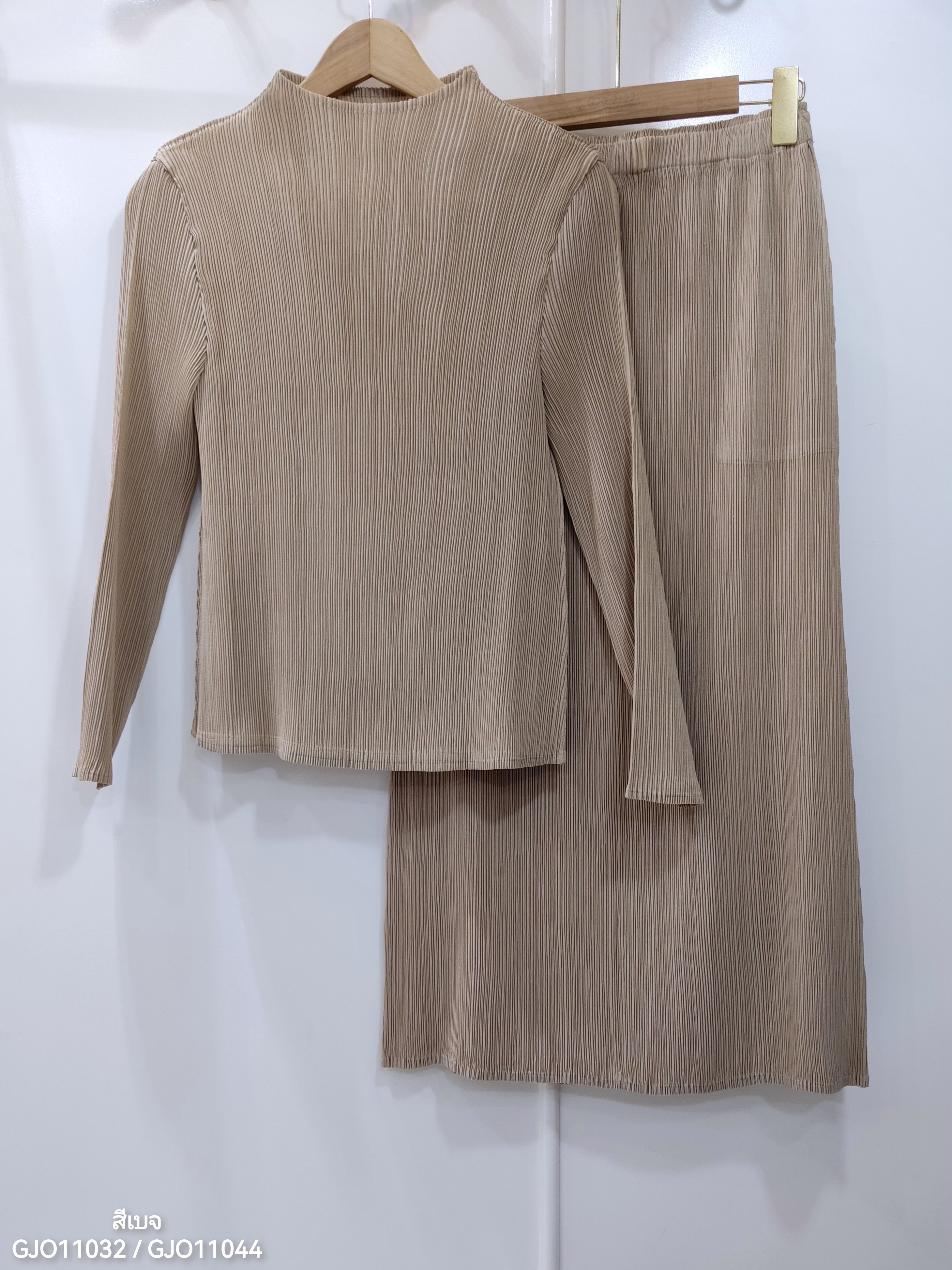 ปรับราคาลง20%!! 2MUAY รุ่น GJO11032/ GJO11044 เซ็ตพลีทผ้าแมตต์ HIGHNECK LONGSLEEVE TOP WITH PENCIL SKIRT PLEATED SET 10 สี FREE SIZE