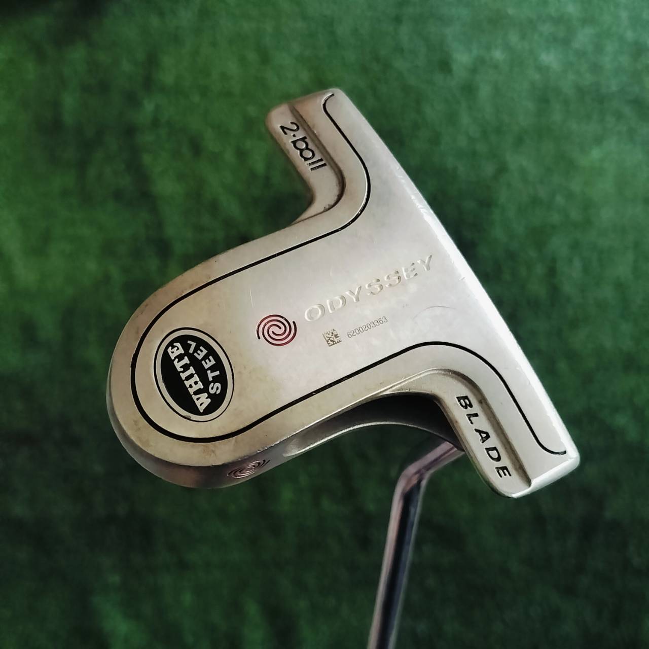PUTTER ODYSSEY 2-BALL BLADE WHITE STEEL ก้าน WHITE STEEL ความยาว 34 นิ้ว รุ่นนี้ยอดนิยม มีทั้ง 2 บอล และเป็นทรงเบลด ไม้กอล์ฟพรีเมี่ยมมือสอง ของแท้ By NakaraLuxurious