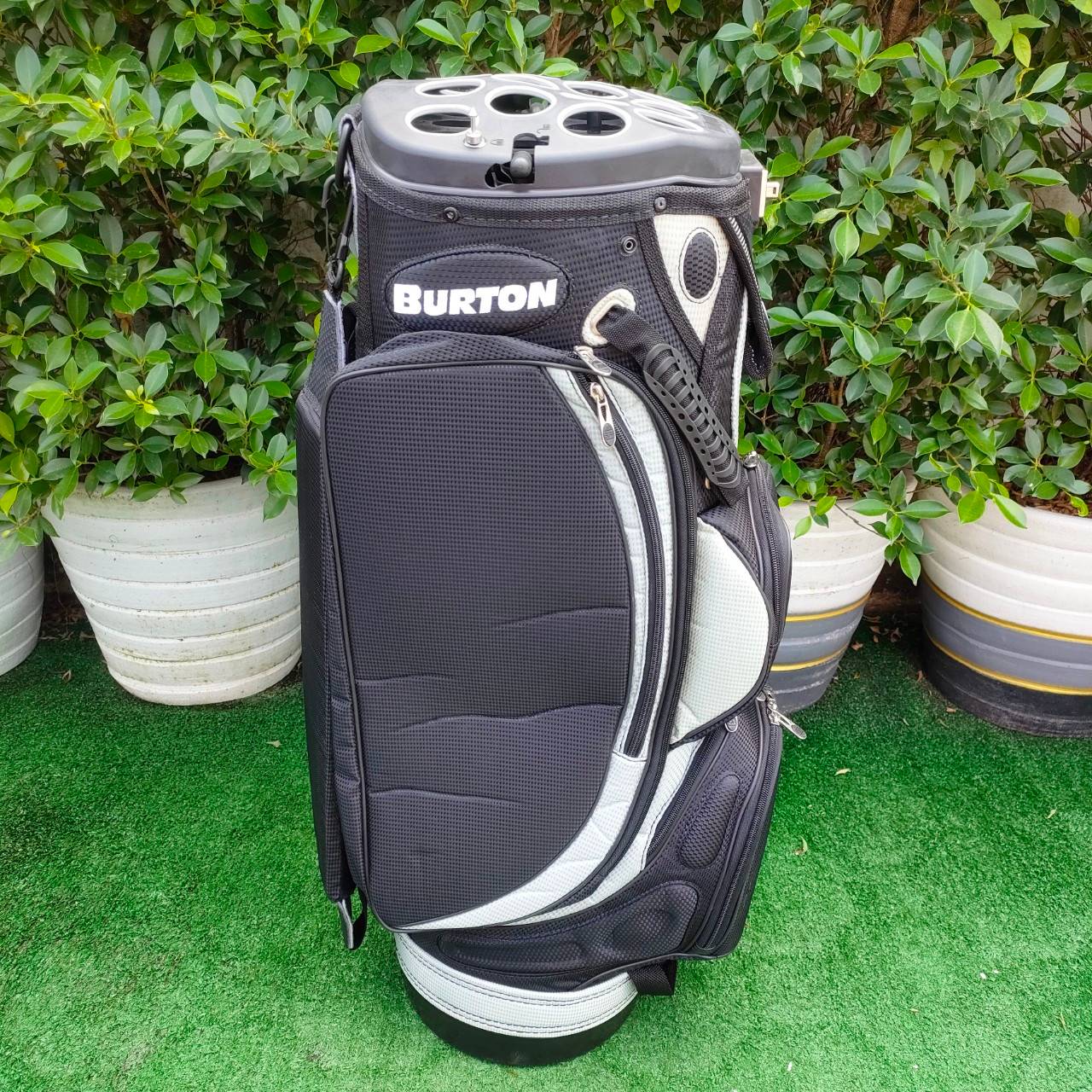 ❤️🔥❤️🔥❤️🔥ลดล้างสต๊อค❤️🔥❤️🔥❤️🔥 ** ถุงกอล์ฟ ของใหม่มือหนึ่ง ตำหนิ โครงพลาสติกด้านในมีรอยแตก แต่ถุงใช้งานได้ปกติ** *** . ถุงกอล์ฟ BURTON Club - Lok