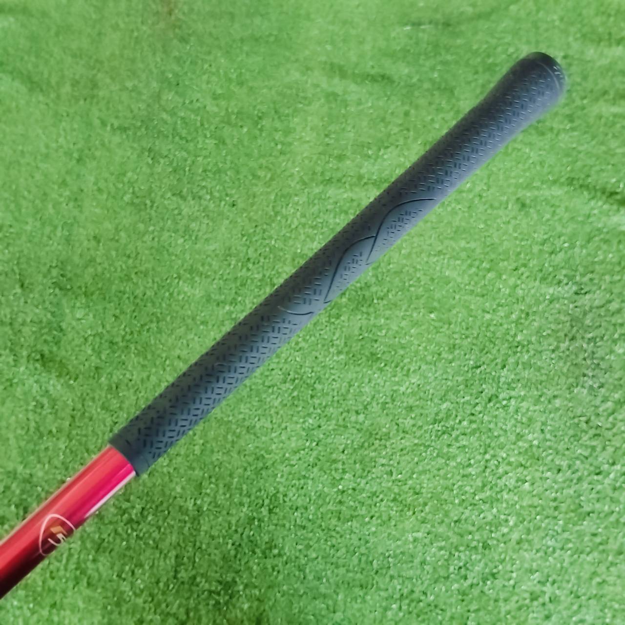 FW5 Taylormade r5 dual มีหมุดสามารถสลับบนล่าง เพื่อสร้างให้ FADE หรือ DRAW เพื่อให้เข้ากับวงสวิงที่สุดค่ะ ไม้กอล์ฟพรีเมี่ยมมือสอง ของแท้ By NakaraLuxurious
