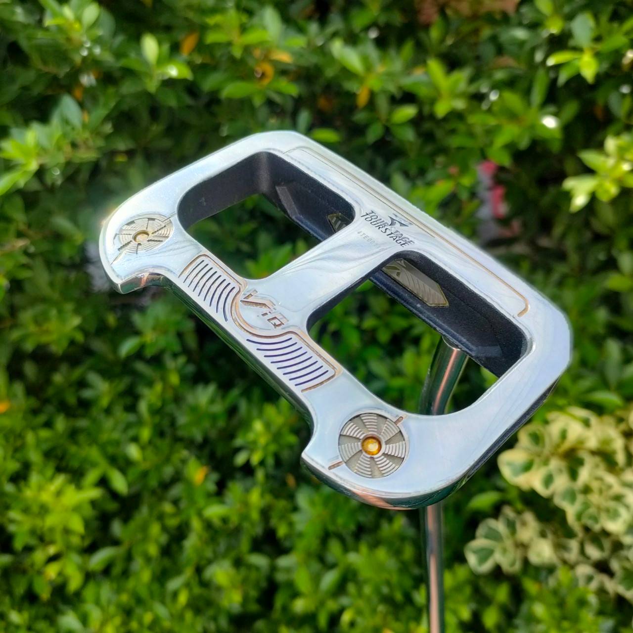 PUTTER TOURSTAGE VIQ ความยาว 34 นิ้ว ** กริพเสื่อมสภาพ ** พัตเตอร์พรีเมี่ยมญี่ปุ่น รูปทรงวางน้ำหนักได้ดีสุดๆ และทำให้ HIGH M.O.I. ชดเชยความผิดพลาดสูงสุด!! ไม้กอล์ฟมือสอง ของแท้ BY NakaraLuxurious