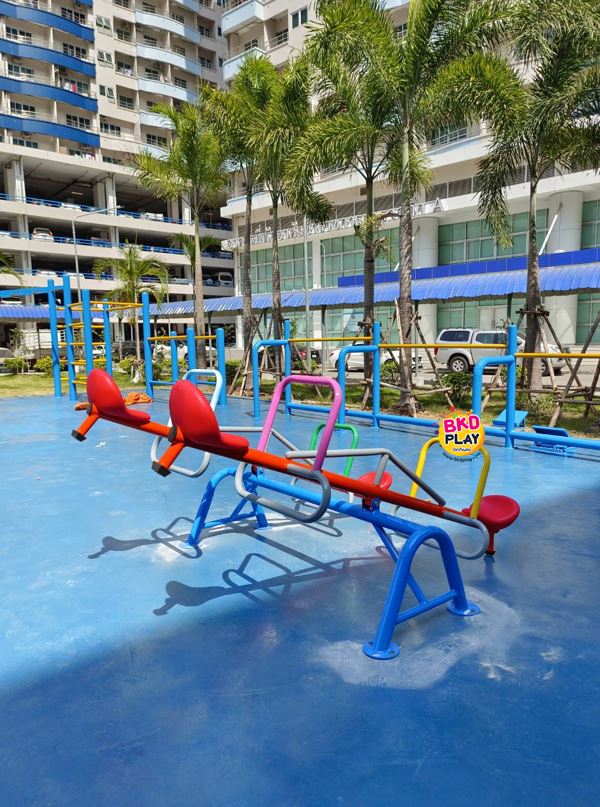 เครื่องเล่นสนามกลางแจ้งเหล็กคานกระดก 4 ที่นั่ง มาตรฐาน มอก. ผลิตในไทย สินค้าสั่งผลิต 10-20 วัน