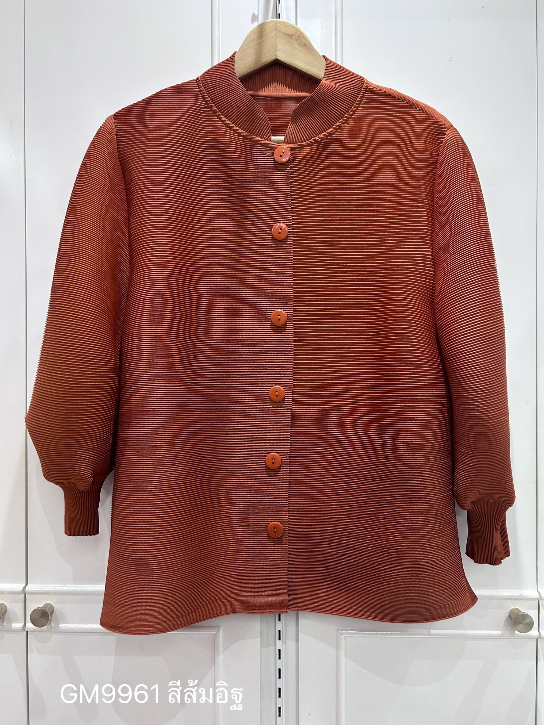 2MUAY GM9961 เสื้ออัดพลีทคอปกแมนดาริน กระดุมผ่าหน้า แขนจั๊ม MANDARIN CUFF SLEEVE PLEATED TOP 23 สี FREE SIZE
