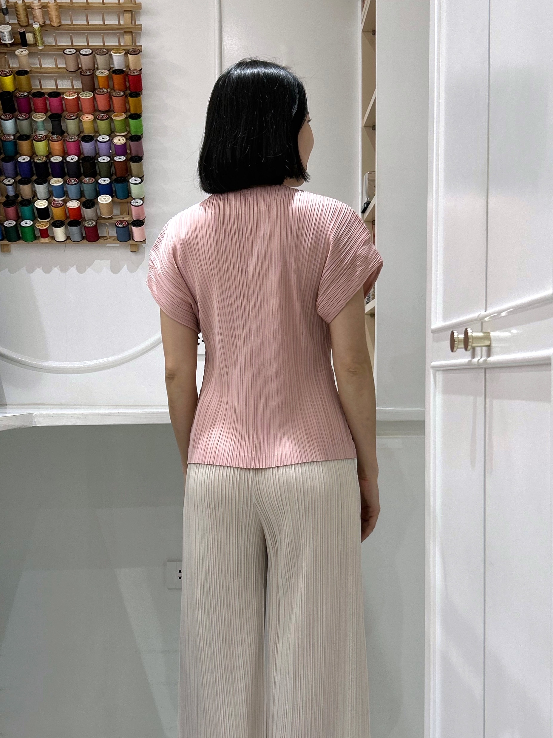 ปรับราคาลง20%!! 2MUAY รุ่น GJO5016 เสื้ออัดพลีทคุณภาพ SHORT SLEEVE V NECK BUTTON FRONT PLEATED TOP 10 สี FREE SIZE