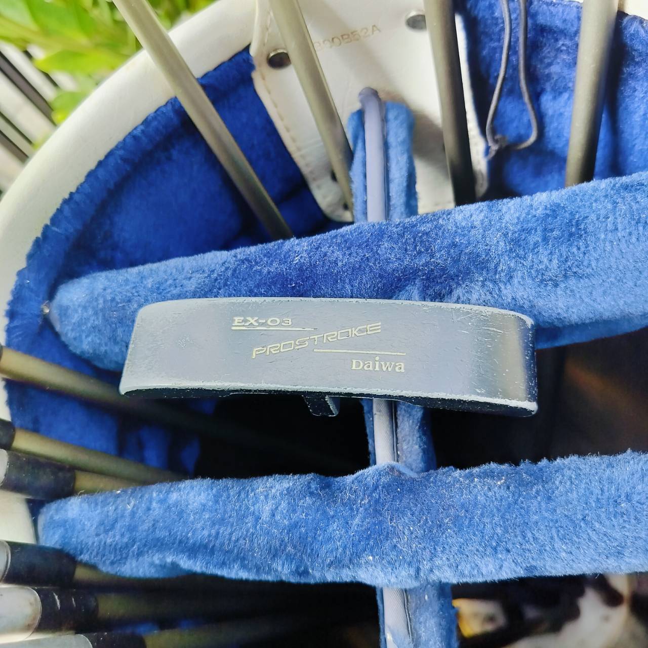 FULLSET DAIWA TWIN CUT SOLE ก้านกราไฟต์ DAIWA คุณภาพสูงมาก FLEX R ทั้งชุด มี COVER กำมะหยี่ ถุงกอล์ฟ DAIWA ภายในบุกำมะหยี่ หัวไม้ได้ถึง 4 หัว 1 3 5 7 เลยค่ะ ไม้กอล์ฟพรีเมี่ยมมือสอง ของแท้ By NakaraLuxurious
