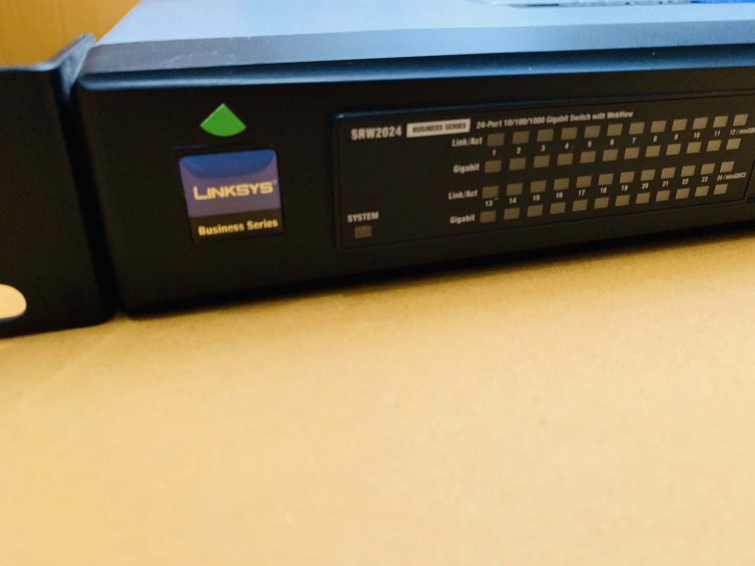 สวิตช์ Linksys SRW2024 - 24 Port 10/100/1000 Gigabit Switch