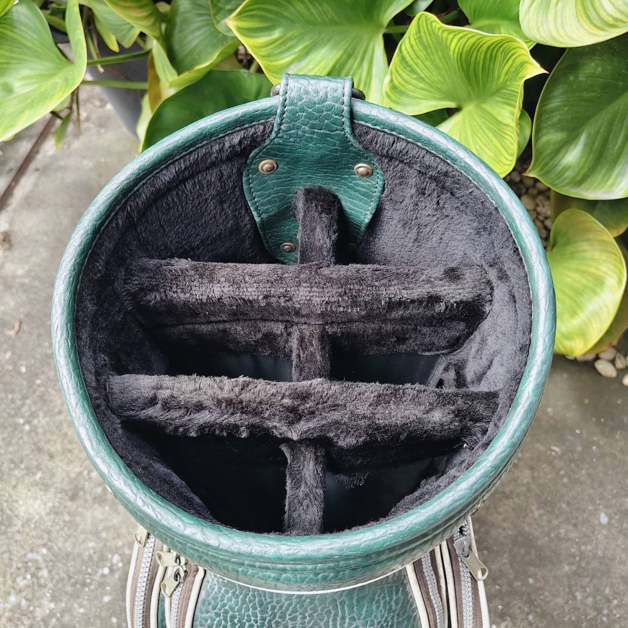 ถุงกอล์ฟมือสอง ทรง TOUR ภายในบุกำมะหยี่ ( COVER หัวซิปหลุด)