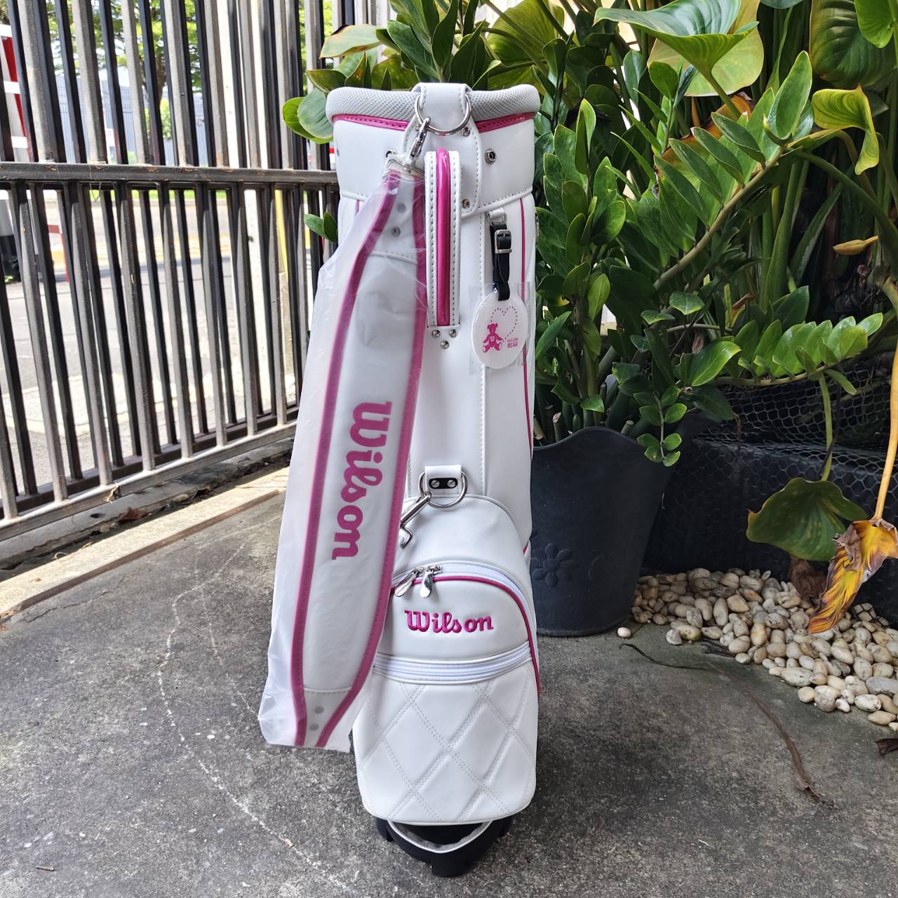 ถุงกอล์ฟ WILSON **มีล้อลาก** มือสองสภาพสวยมาก แทบไม่ได้ใช้ วัสดุดีมากๆ น่าใช้แบบสุดๆเลยค่ะ