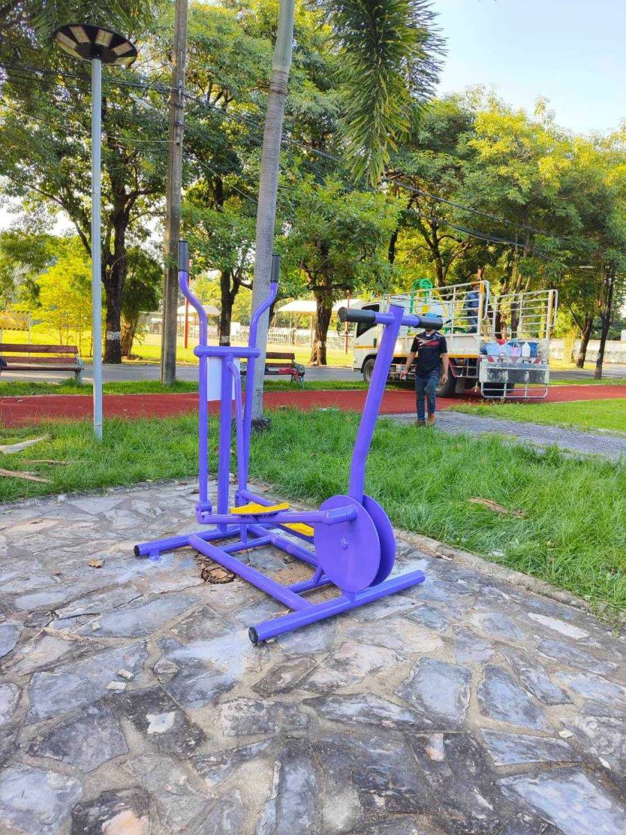 เครื่องเล่นสนามกลางแจ้ง-ในร่มพร้อมชุดออกกำลังกายราคาโปรโมชั่น 175,500 บาท สวนสนุก,กระดานลื่น, ของเล่น,ครุภัณฑ์สนามเด็กเล่น, สพฐ,โครงการโรงเรียนประชารัฐ เทศบาล ศูนย์พัฒนาเด็กเล็ก