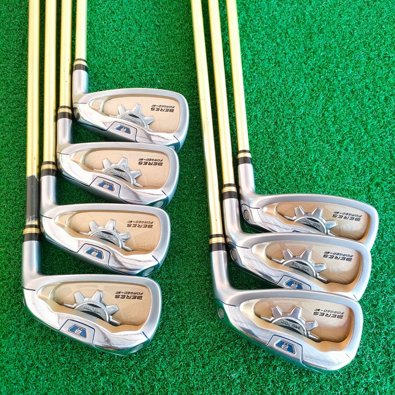 ชุดเหล็ก HONMA BERES FORGED-F MG700 มีเหล็ก 5 - 11 มีมากชิ้นกว่าชุดอื่น ระยะตีไกลกว่าเหล็กปกติถึง 1 เบอร์ เช่น เหล็ก 5 ตีระยะเท่าเหล็ก 4 สุดยอดวัสดุพรีเมี่ยมแบบสุดๆ และ ก้าน ARMRQ UD49 ก้าน 2 ดาว ** FLEX R