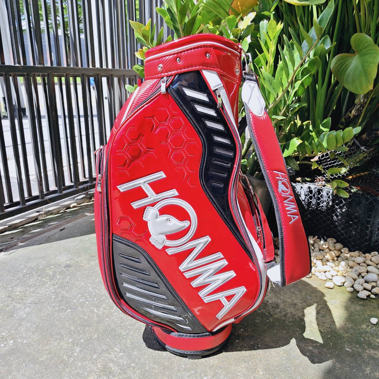 ถุงกอล์ฟ HONMA TOUR ของแท้ มือสอง จากประเทศญี่ปุ่น เท่มากๆ รุ่นนี้ของใหม่มีราคาแพงแบบสุดๆ