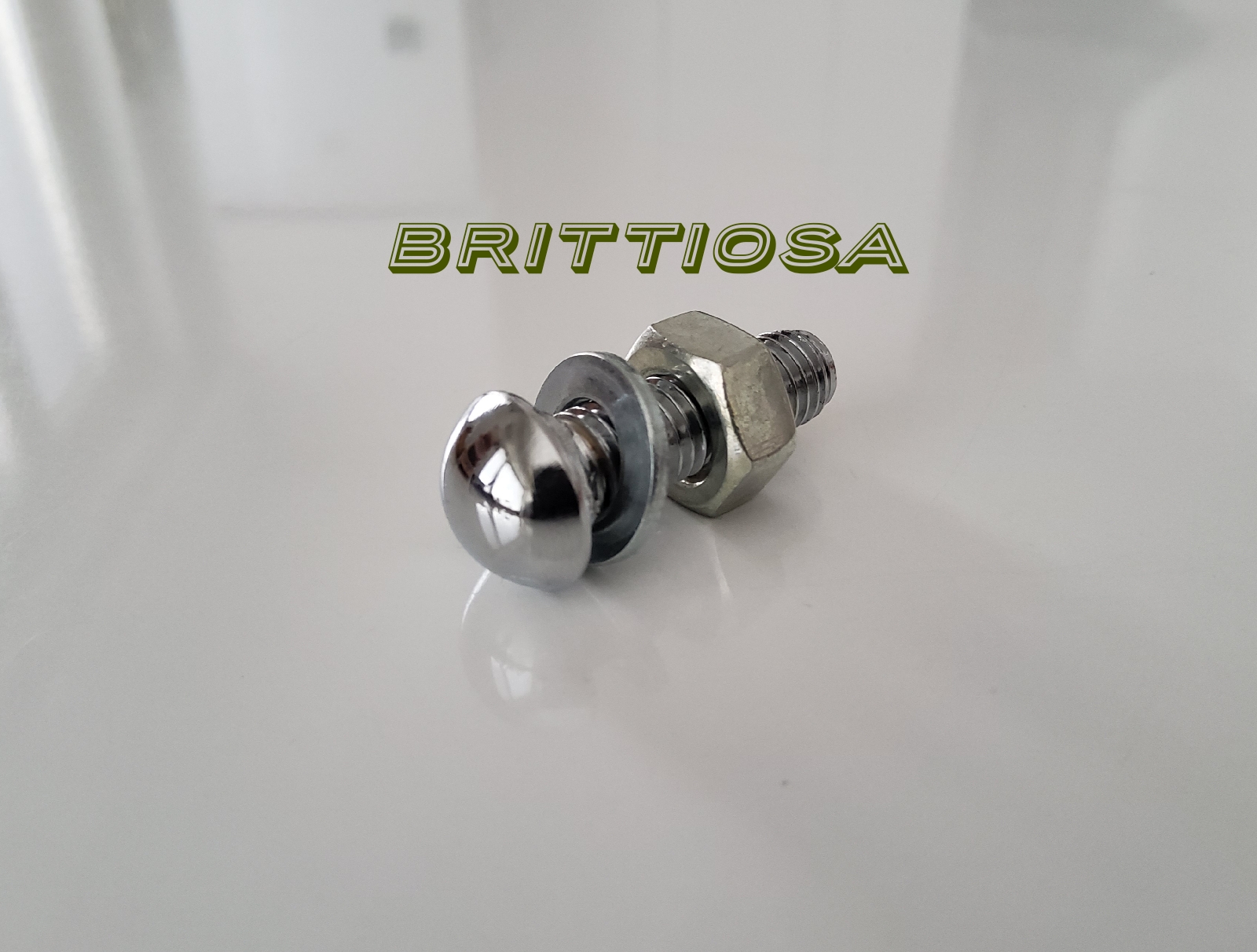 Puskurin kromipultti, pallokanta, kierre 8mm, kokonaispituus 32mm =12e