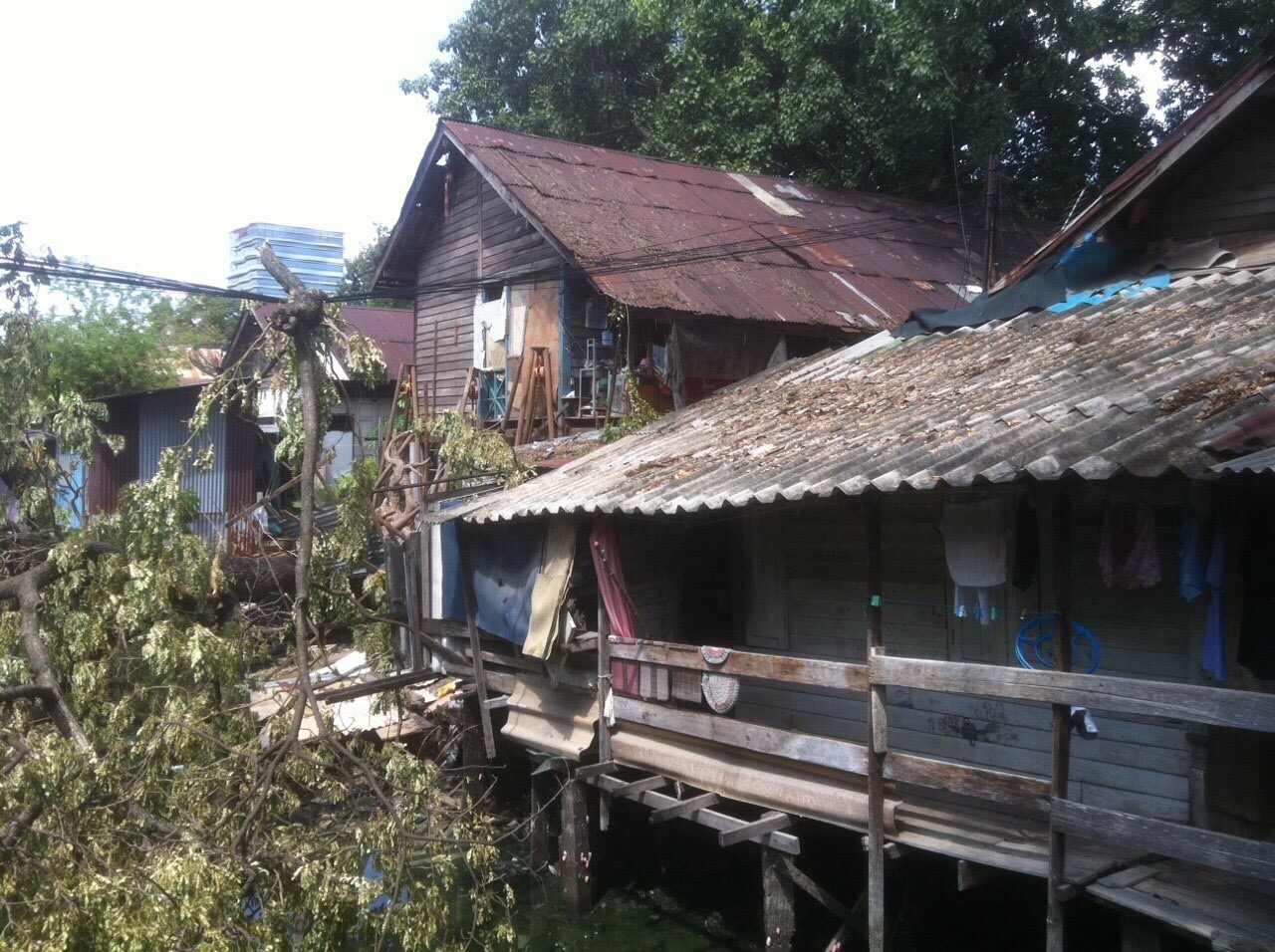 งานดีดบ้านขึ้น,เปลี่ยนฝ้า,เปลี่ยนหลังคาบ้านพัก การรถไฟแห่งประเทศไทย