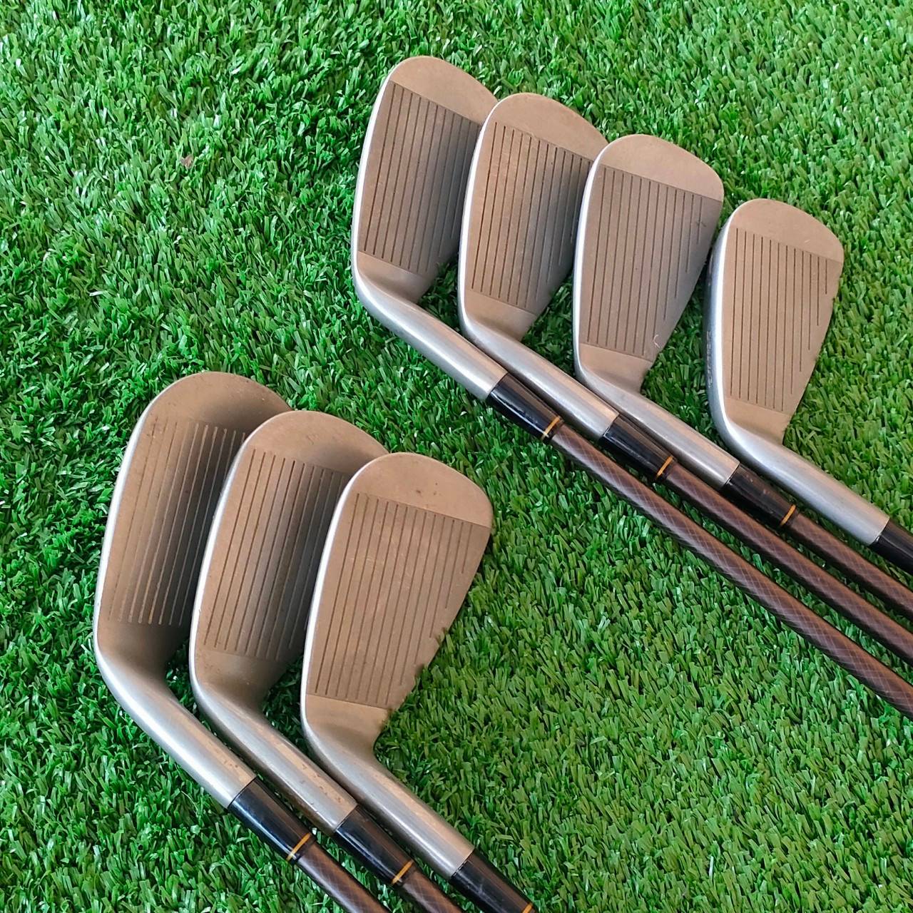 ** ไม้กอล์ฟสำหรับผู้หญิง ** ชุดเหล็ก DAIWA SPECTRON มีเหล็ก 5-9 เเละ PW SW ก้าน KEVLAR VX FLEX L