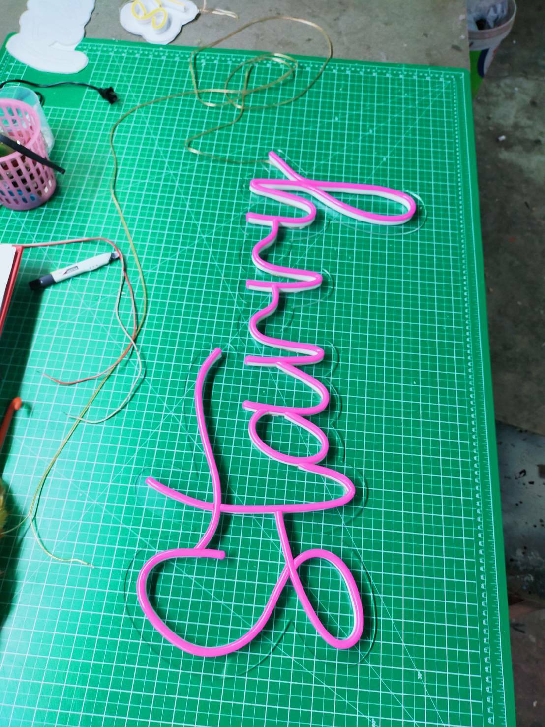 ป้ายไฟนีออนดัด แสงสีชมพู - Starryv