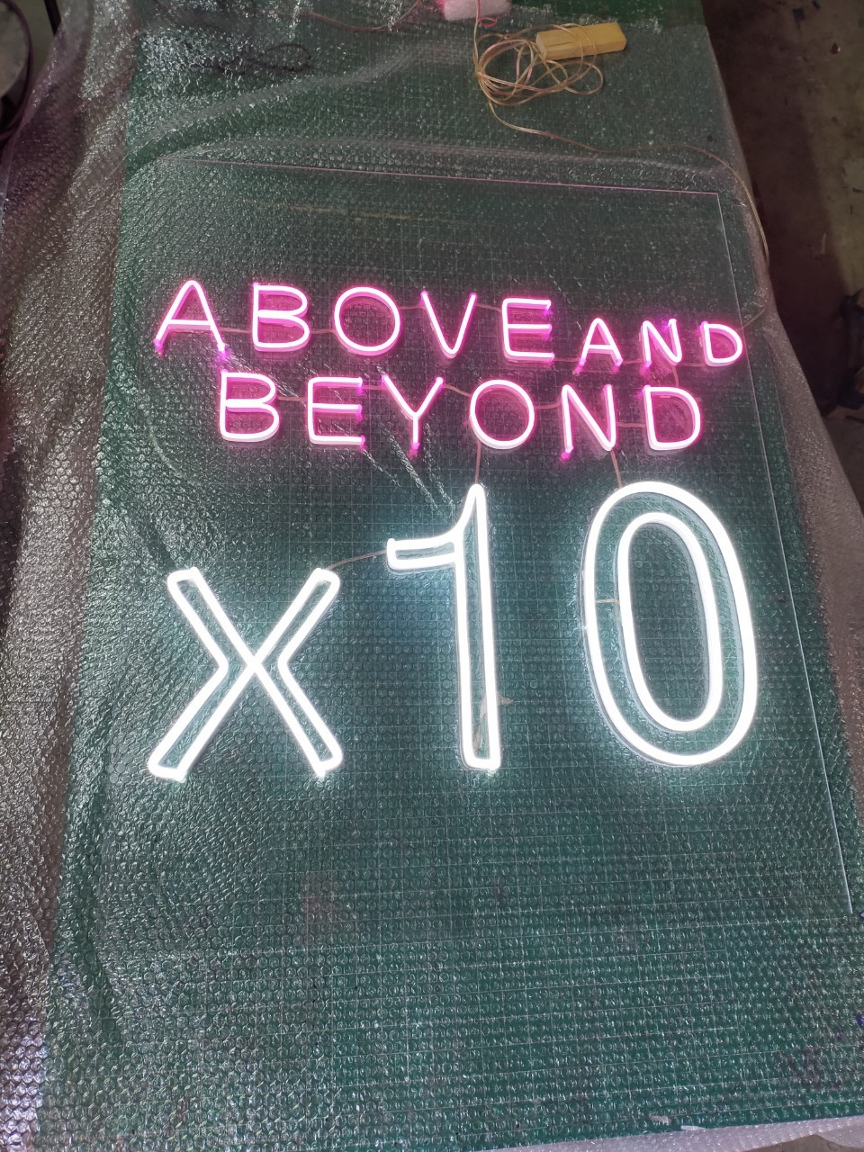 ไฟนีออน เฟค