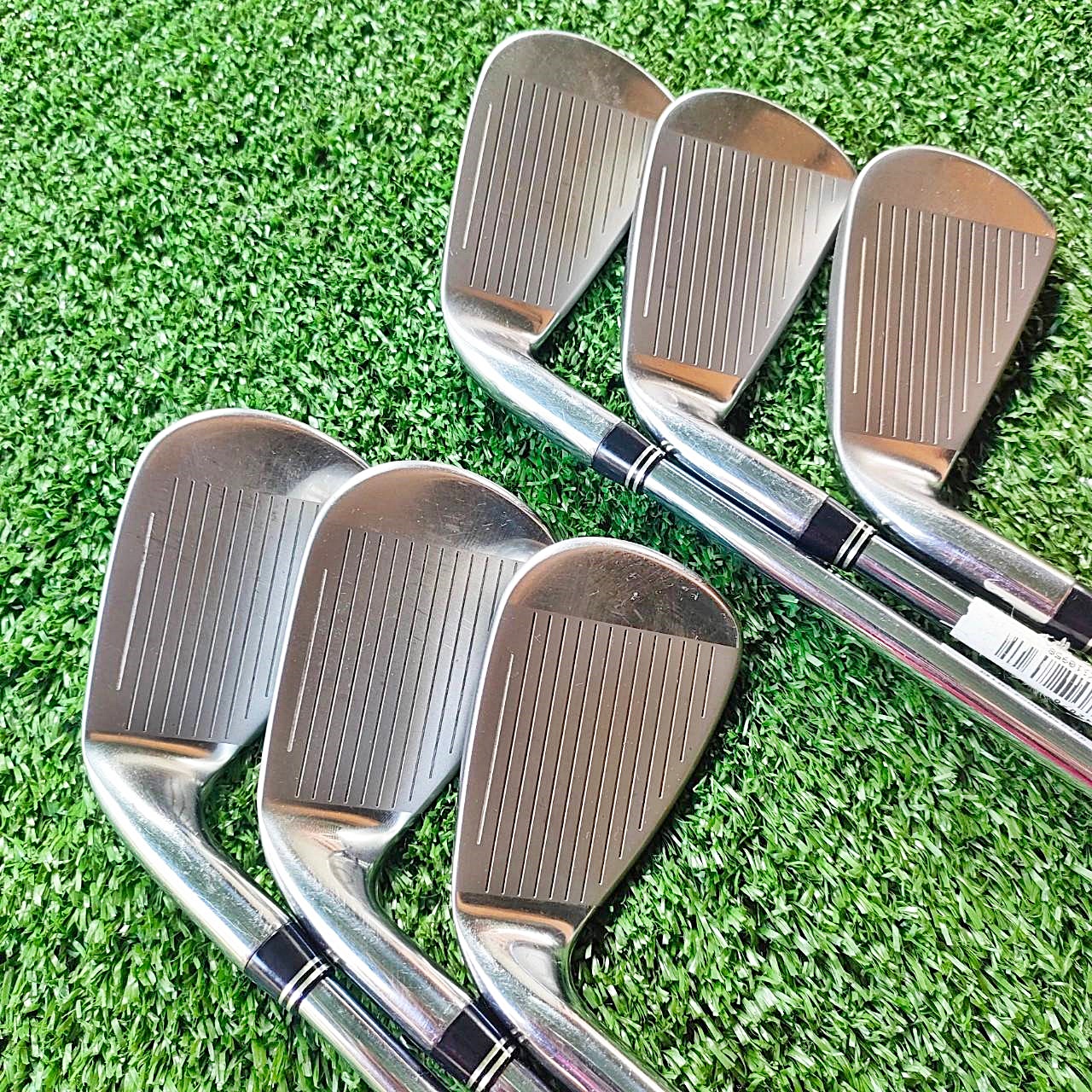 ชุดเหล็ก COBRA AMP CELL SILVER มีเหล็ก 5 - 9 เเละ PW ก้าน N.S.PRO 950GH FLEX R AMP CELL IRONS โฉบเฉี่ยวล้ำสมัย เป็นเหล็กที่ตีง่าย และตีไกลขั้นเทพ!!! ไม้กอล์ฟพรีเมี่ยมมือสอง ของแท้ By NakaraLuxurious