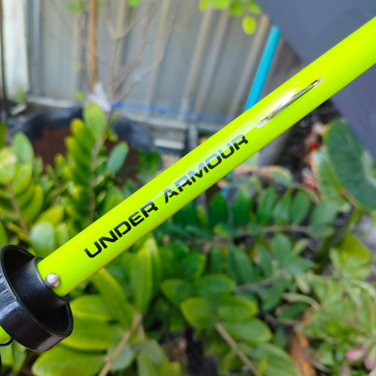 ร่มกอล์ฟ Under Armour มือสอง สภาพดีมาก เท่ห์มาก ก้านเป็นสีสะท้อนแสง ทรงสี่เหลี่ยม ขนาดใหญ่มาก เทคโนโลยี UA Storm ไม้กอล์ฟพรีเมี่ยมมือสอง ของแท้ By NakaraLuxurious