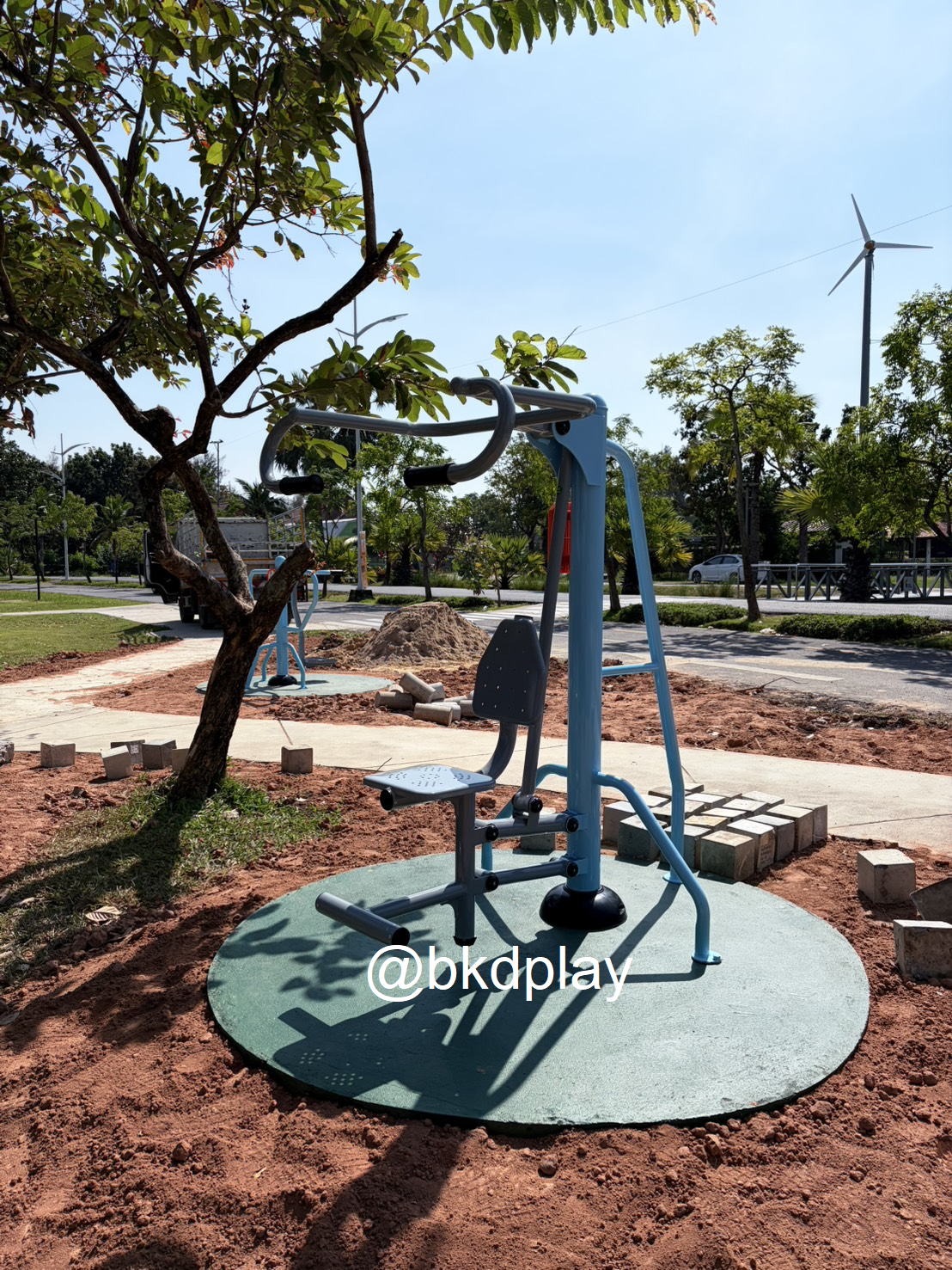 เครื่องออกกำลังกายกลางแจ้ง อุปกรณ์บริหารแขน-หัวไหล่-หน้าอก (แบบดึงยกตัว) ลานกีฬา อเนกประสงค์ สนามกีฬา ผลิตในไทย สั่งทำตามสีที่ต้องการได้