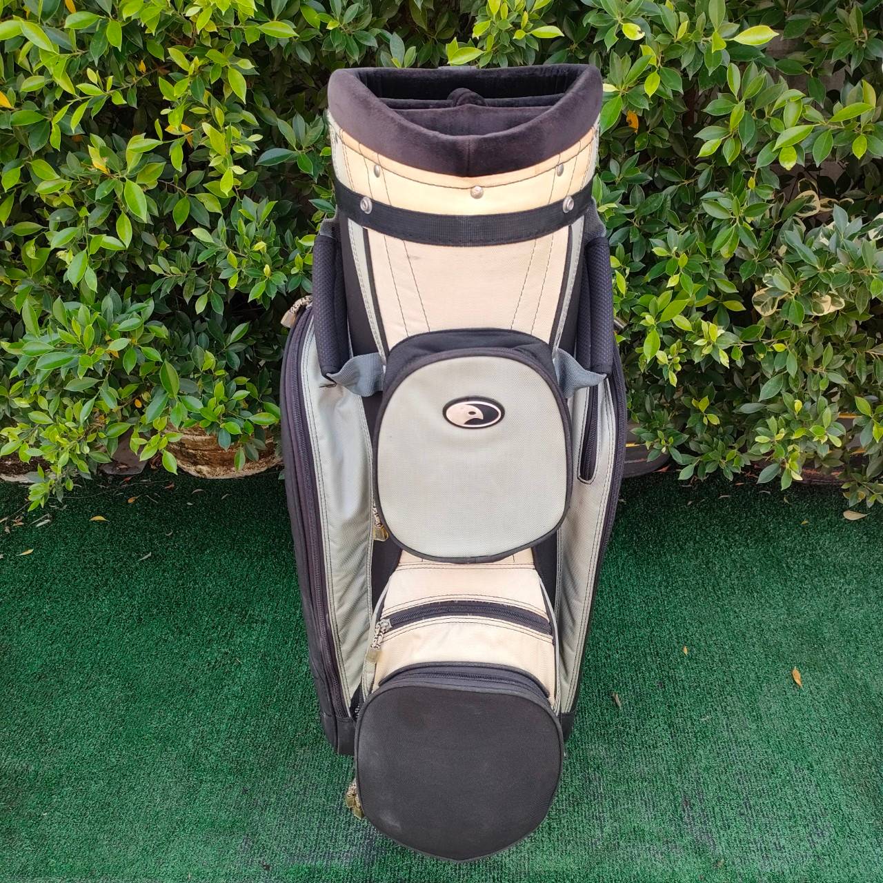 ถุงกอล์ฟ CALLAWAY มือสอง **ตำหนิ มีสีซีด** สภาพโดยรวมใช้ได้ดี ซิปดี ปากถุงดี มีสายสะพาย มือสอง ของแท้ BY NakaraLuxurious