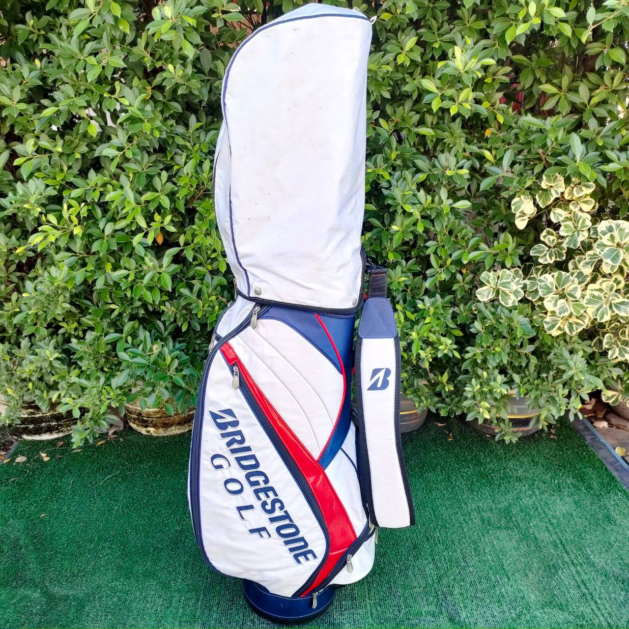 ถุงกอล์ฟ BRIDGESTONE GOLF ของแท้ มือสอง **เเป๊ก COVER หลุด 1 จุด** สภาพสมบูรณ์พร้อมใช้งาน ลายสวย ขนาดกำลังดี มีน้ำหนักเบา!! ไม้กอล์ฟมือสอง ของแท้ BY NakaraLuxurious