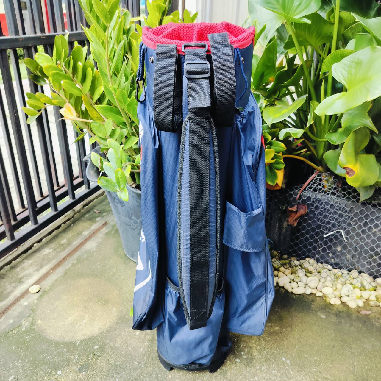 ถุงกอล์ฟ Callaway แบบ 14 ช่อง สภาพสวยมากแต่มี *ตำหนิ COVER* โดนเกี่ยวขาดตอนขึ้นเครื่องบิน เป็นถุงของแท้ ของใหม่ราคาแพง!!! ถุงกอล์ฟพรีเมี่ยมมือสอง ของแท้ By NakaraLuxurious