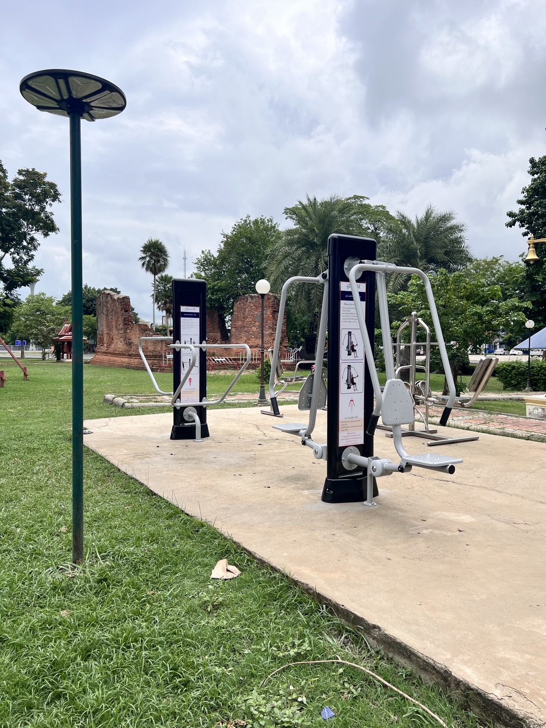 เครื่องบริหารกล้ามเนื้อแขน-หัวไหล่ (แบบดึงยกตัวคู่) เครื่องออกกำลังกาย, กลางแจ้ง, ลานกีฬา, อเนกประสงค์, สนามกีฬา ผลิตในไทย สั่งทำตามสีที่ต้องการได้ ขนาด 60 x 170 x180 ซม.