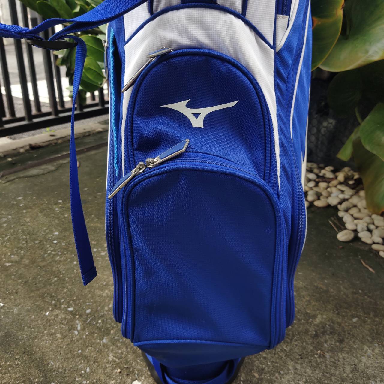 ถุงกอล์ฟ MIZUNO ขาตั้ง ของแท้ มือสอง! สีสวยสะดุดตา เอกลักษณ์ของ MIZUNO เห็นแล้วรู้เลย