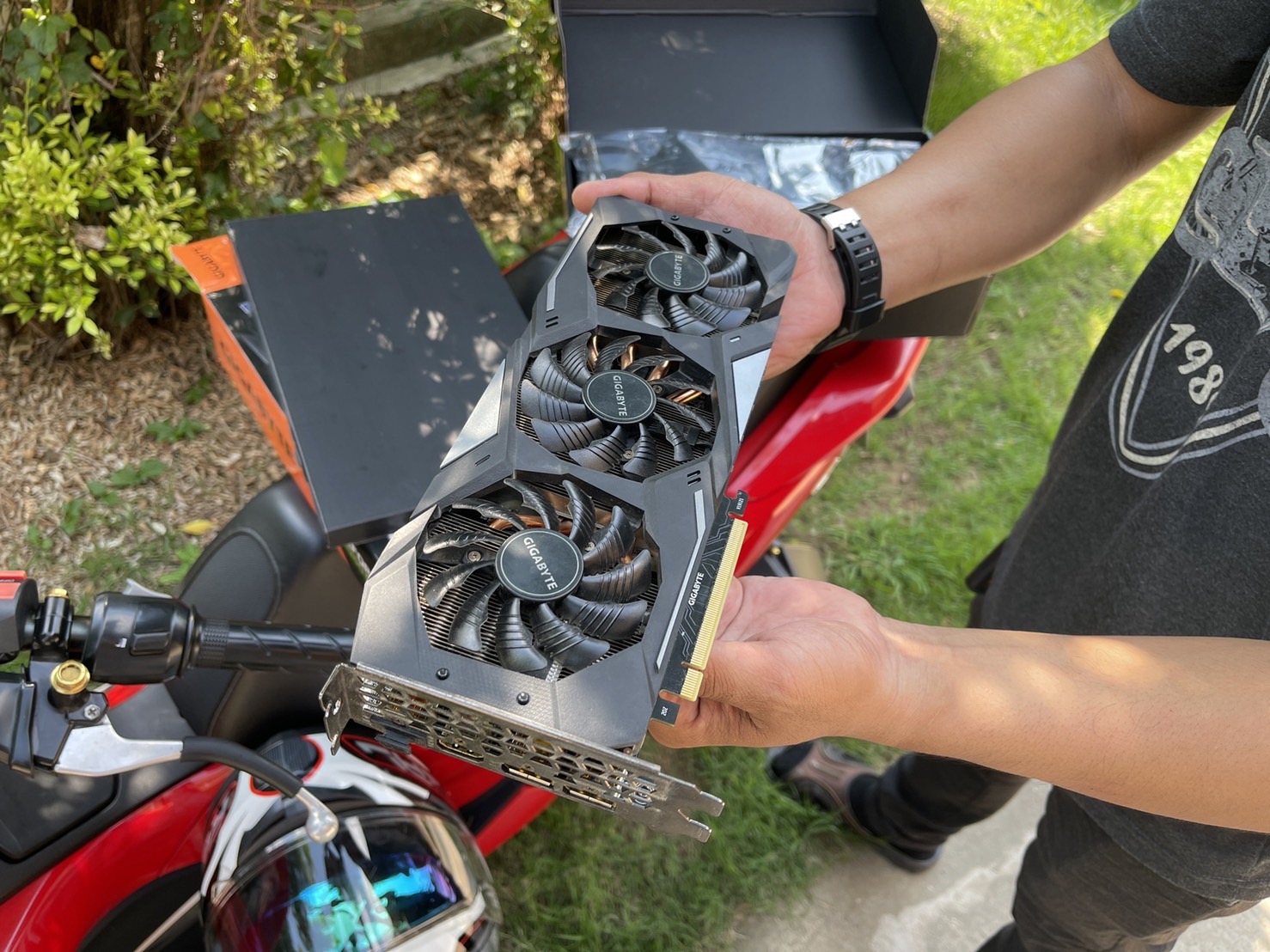 การ์ดจอแสดงผล Gigabyte RTX2060 Super 8GB ประกันศูนย์หมด 21-5-2023 มือสองสภาพดี ประกันร้าน 1 เดือน