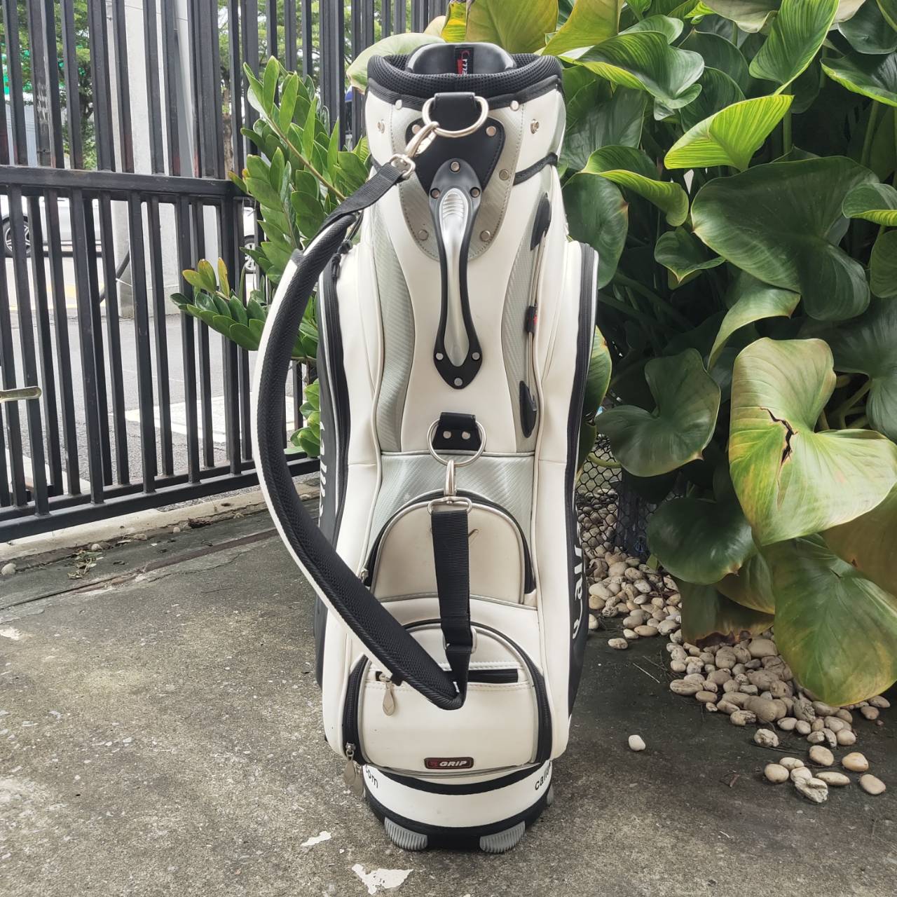 ถุงกอล์ฟ Callaway มือสอง – แบบ 14 ช่องแยกไม้ ฟังก์ชันครบ ตอบโจทย์นักกอล์ฟที่ชอบความเป็นระเบียบ!