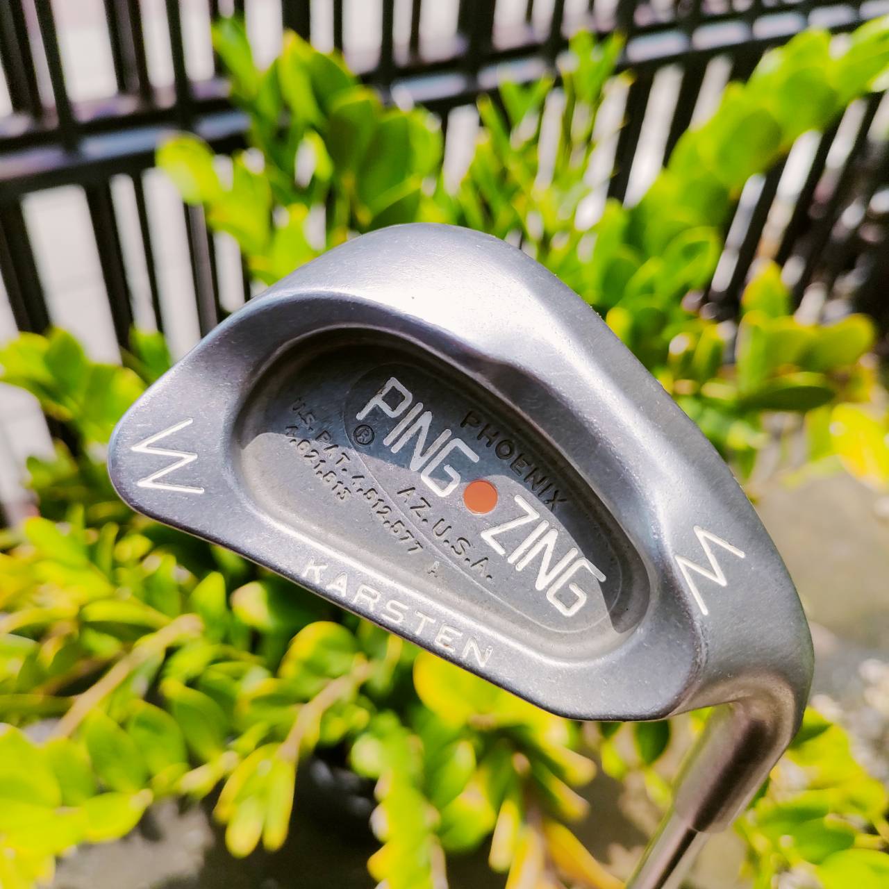 PW PING ZING จุดส้ม ก้านเดิมๆ สติ๊กเกอร์ครบ เป็น WEDGE ที่ชิพง่าย กระจายน้ำหนักด้านหลัง เพื่อการชดเชยสูง ลดอาการฉึก และร่องเป็นร่อง U ให้สปินสูง ไม้กอล์ฟพรีเมี่ยมมือสอง ของแท้ By NakaraLuxurious