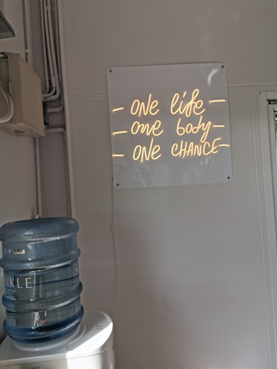 ไฟนีออน เฟค