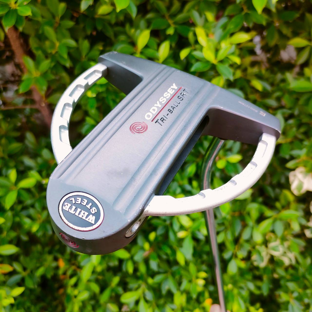 PUTTER ODYSSEY TRI-BALL SRT WHITE STEEL ความยาว 34 นิ้ว **กริพเสีย** หน้าสัมผัสที่เกาะไลน์มาก!! สามบอลเล็งง่ายขึ้นและชดเชยสูงมากกว่าทั่วไป!! ไม้กอล์ฟมือสอง ของแท้ BY NakaraLuxurious