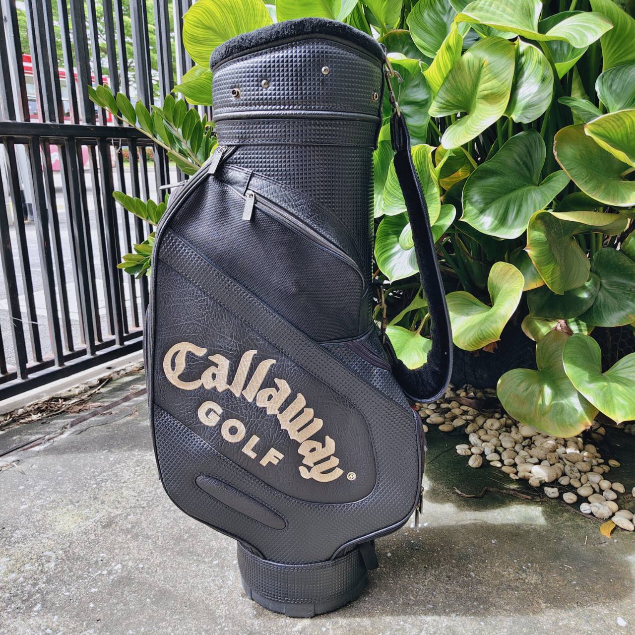 ** มีตำหนิ ** ถุงกอล์ฟ Callaway มือสอง ภายในบุกำมะหยี่อย่างดี วัสดุดี สายสะพายดี