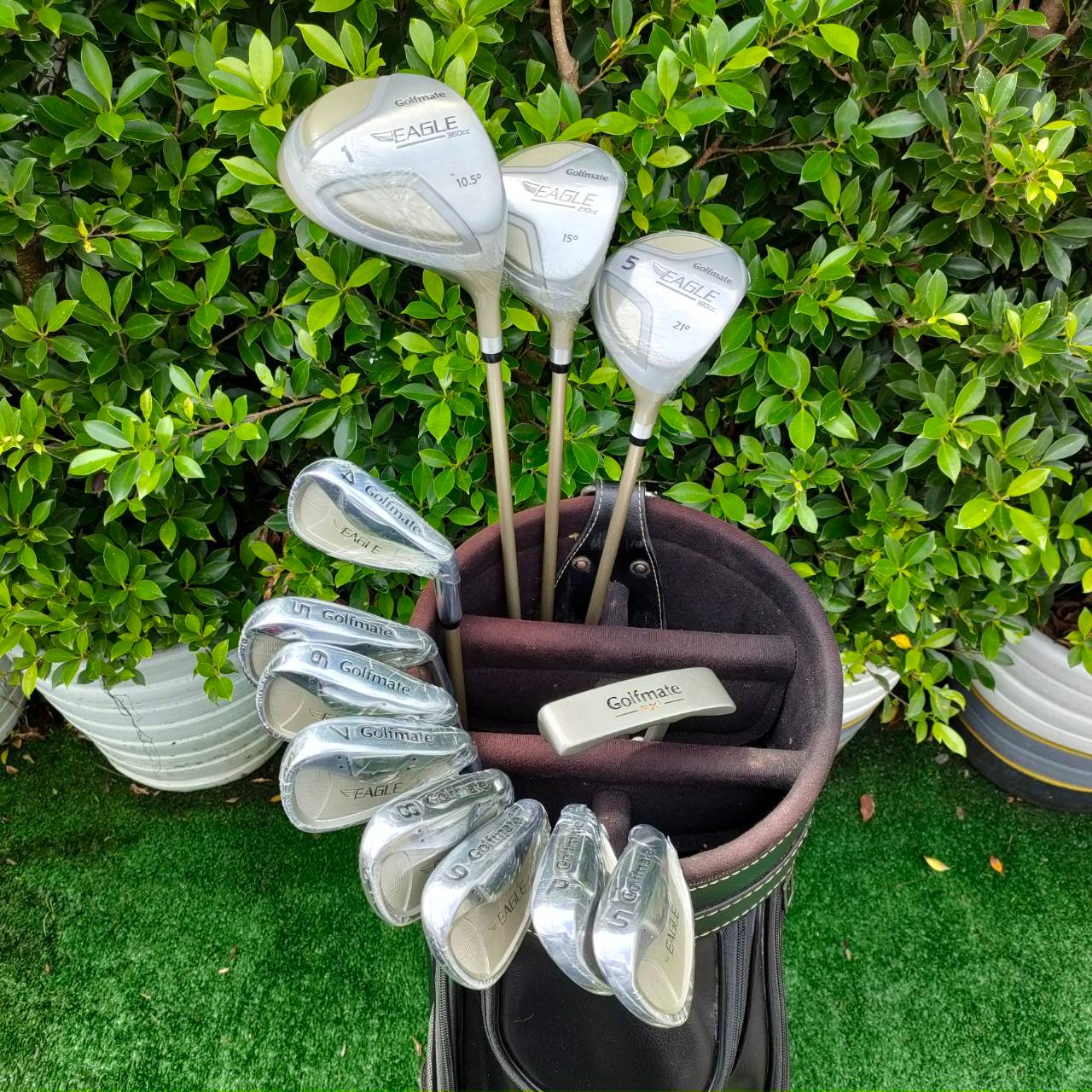 ไม้กอล์ฟครบชุด GOLF MATE EAGLE พร้อมออกรอบได้เลย สภาพนางฟ้า ไม้ยังอยู่ในซีนทั้งหมด แกะแค่พัตเตอร์ มีหัวไม้ครบ 1 3 5 ชุดเหล็ก 4-9 PW SW ตีง่าย น้ำหนักเบา มือใหม่ มือกลาง ต้องการไม้ครบชุด พลาดไม่ได้