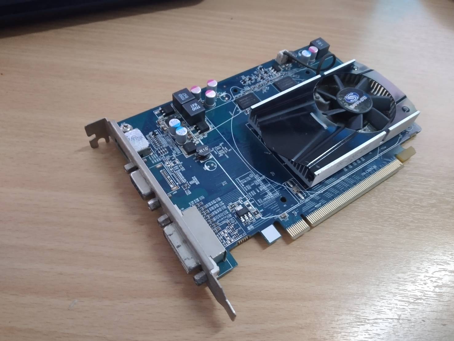 Sapphire RADEON HD 5570 graphics card - Radeon HD 5570 - 1 GB