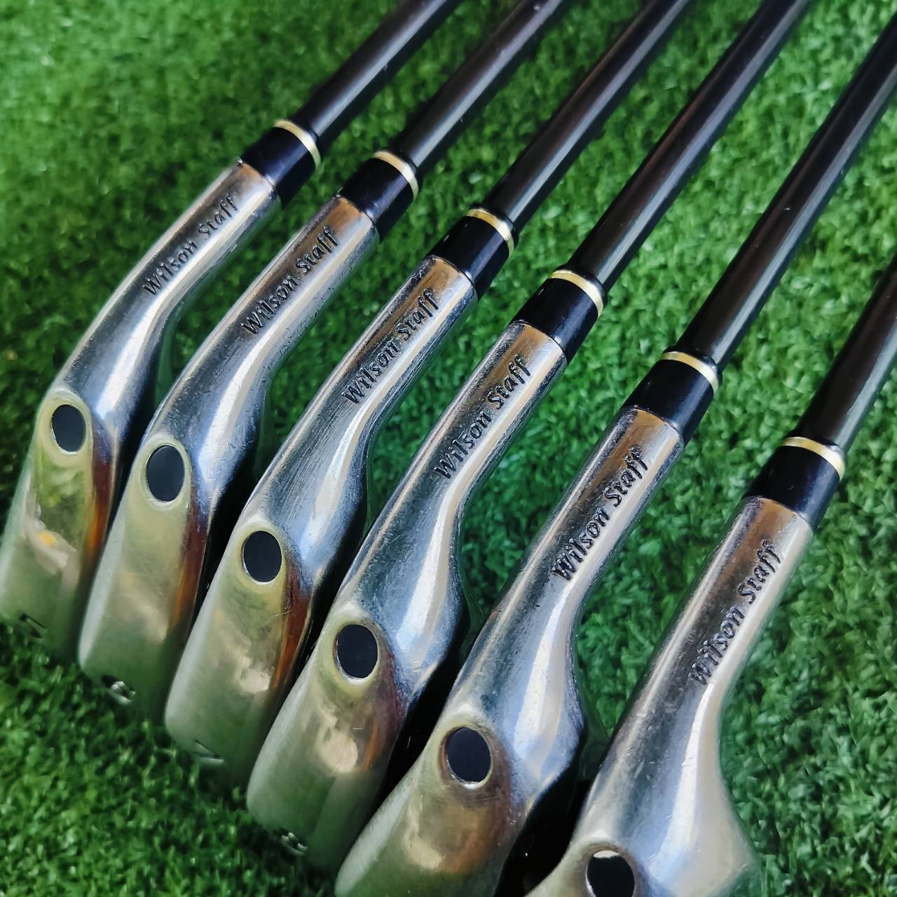 ชุดเหล็ก WILSON STAFF Nc6 มีเหล็ก 5 - 9 เเละ PW ก้าน NANO FLEX ก้านถักพิเศษ ระดับนาโนเทคโนโลยี ของดีมากๆ ชุดนี้เป็นชุดพรีเมี่ยมของ WILSON ไม้กอล์ฟพรีเมี่ยมมือสอง ของแท้ By NakaraLuxurious