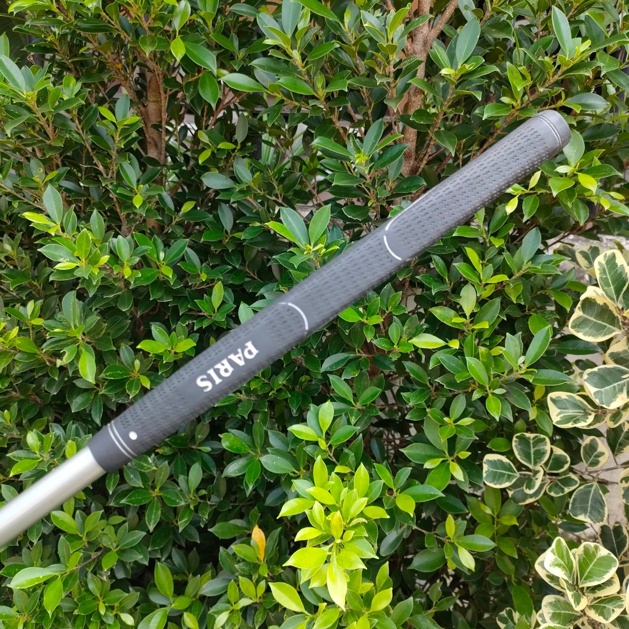 PUTTER PARIS ก้านกราไฟต์ TRIPLE FORCE ความยาว 33 นิ้ว เล็งง่าย ด้านหลังมีบอลอีกหนึ่งลูก และมีขีด พัตต์ง่ายมากๆครับ