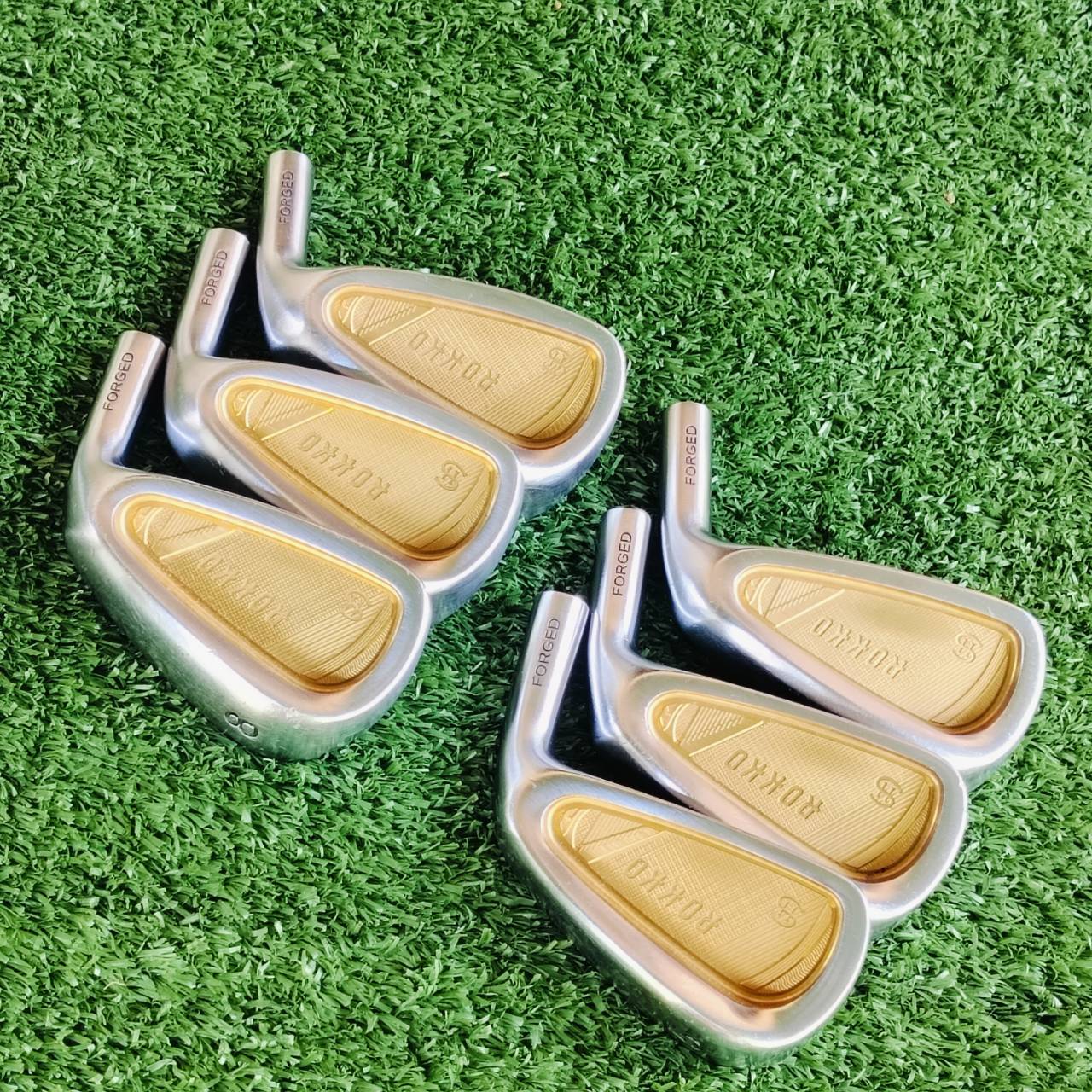 ชุดใบเหล็ก ROKKO SH วัสดุ FORGED สุดพรีเมี่ยม ใบมี CAVITY ตีง่าย เหล็กเด้ง ส่งพลังไปยังบอลได้อย่างเต็มที่ ตีโดนง่าย เสียงเชี๊ยะมากๆ มือสองสภาพงาม ไม้กอล์ฟพรีเมี่ยมมือสอง ของแท้ By NakaraLuxurious