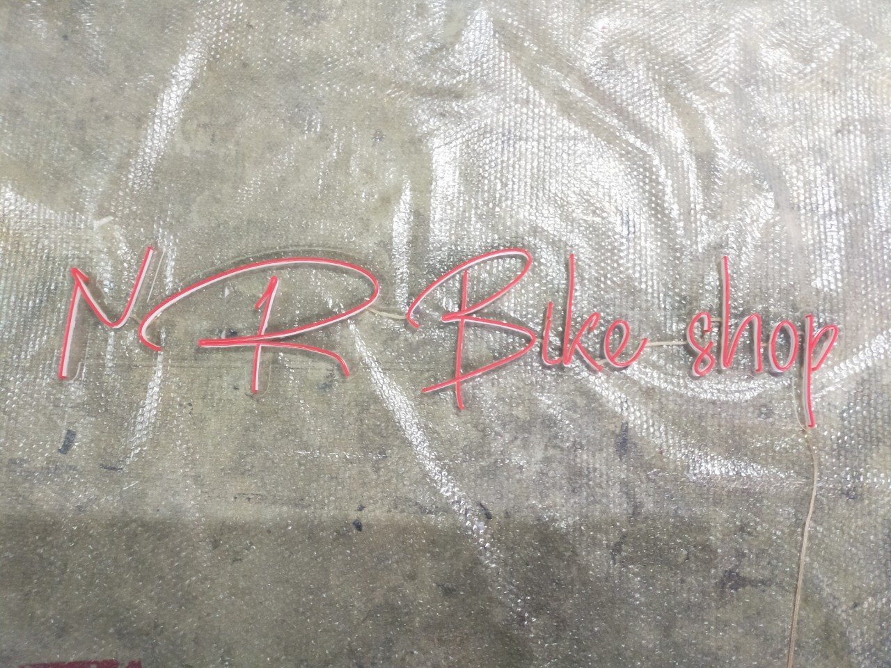 ไฟนีออน เฟค