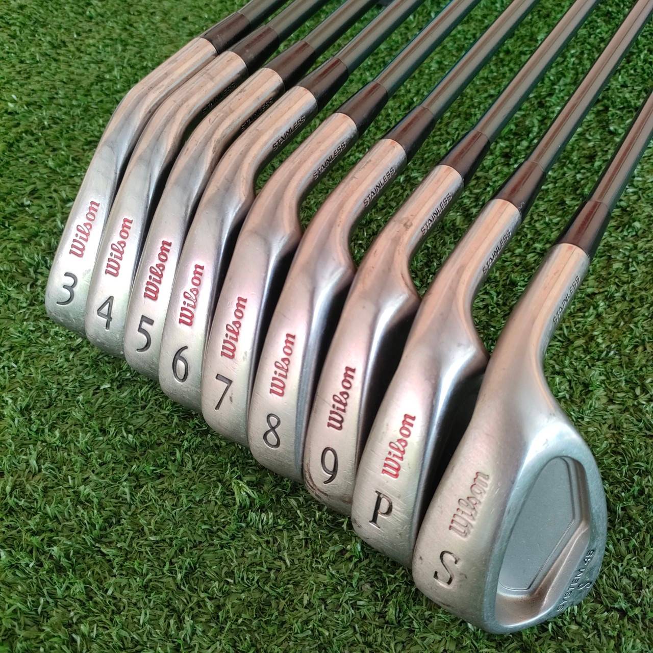 ชุดเหล็ก WILSON SYSTEM 45 มีเหล็ก 3-9 เเละ PW SW ก้าน ULTRA FLEX R ตีง่ายมาก เหล็ก CAVITY ที่วางน้ำหนักไว้ดีมาก ก้านเบาตีสบาย สวยเดิม มาตรฐานมาก!! ไม้กอล์ฟมือสอง ของแท้ BY NakaraLuxurious