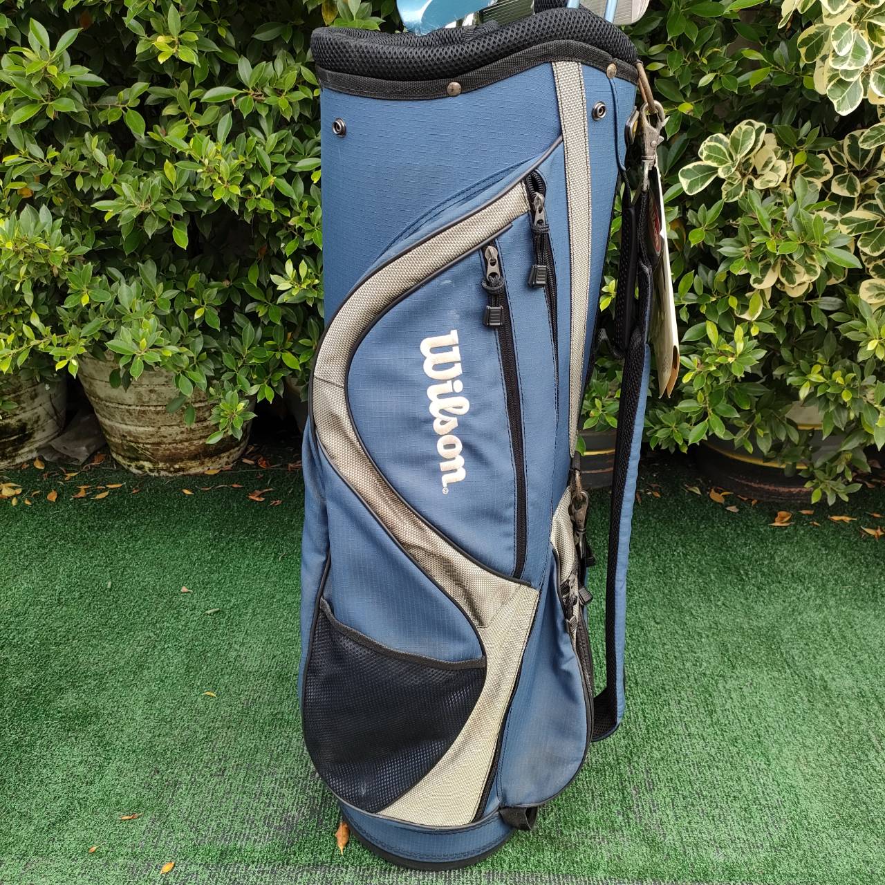 **ไม้กอล์ฟสำหรับผู้หญิง** LADYSET WILSON PALCESS ของใหม่มือหนึ่ง คุณภาพดีมาก ชุดนี้ไม่มี Driver และเหล็กยาว เพราะ Driver และ ไฮบริด เป็นไม้พิเศษที่สามารถไปเลือกซื้อแยกชิ้น เพื่อที่จะได้หัวใหญ่และเทคโนโลยีทันสมัย อย่างในปัจจุบัน ไม้กอล์ฟมือสอง ของแท้ BY Na