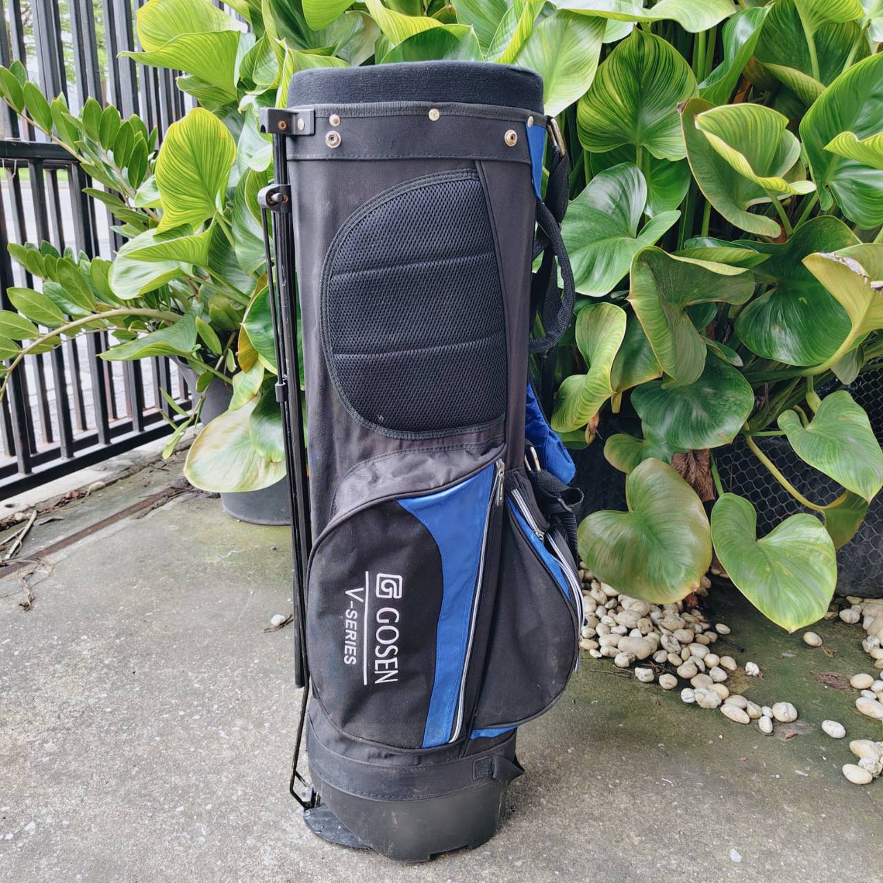 ถุงกอล์ฟขาตั้ง GOSEN JAPAN ของแท้ มือสอง สภาพปานกลาง รายละเอียดตามรูปเลยค่ะ