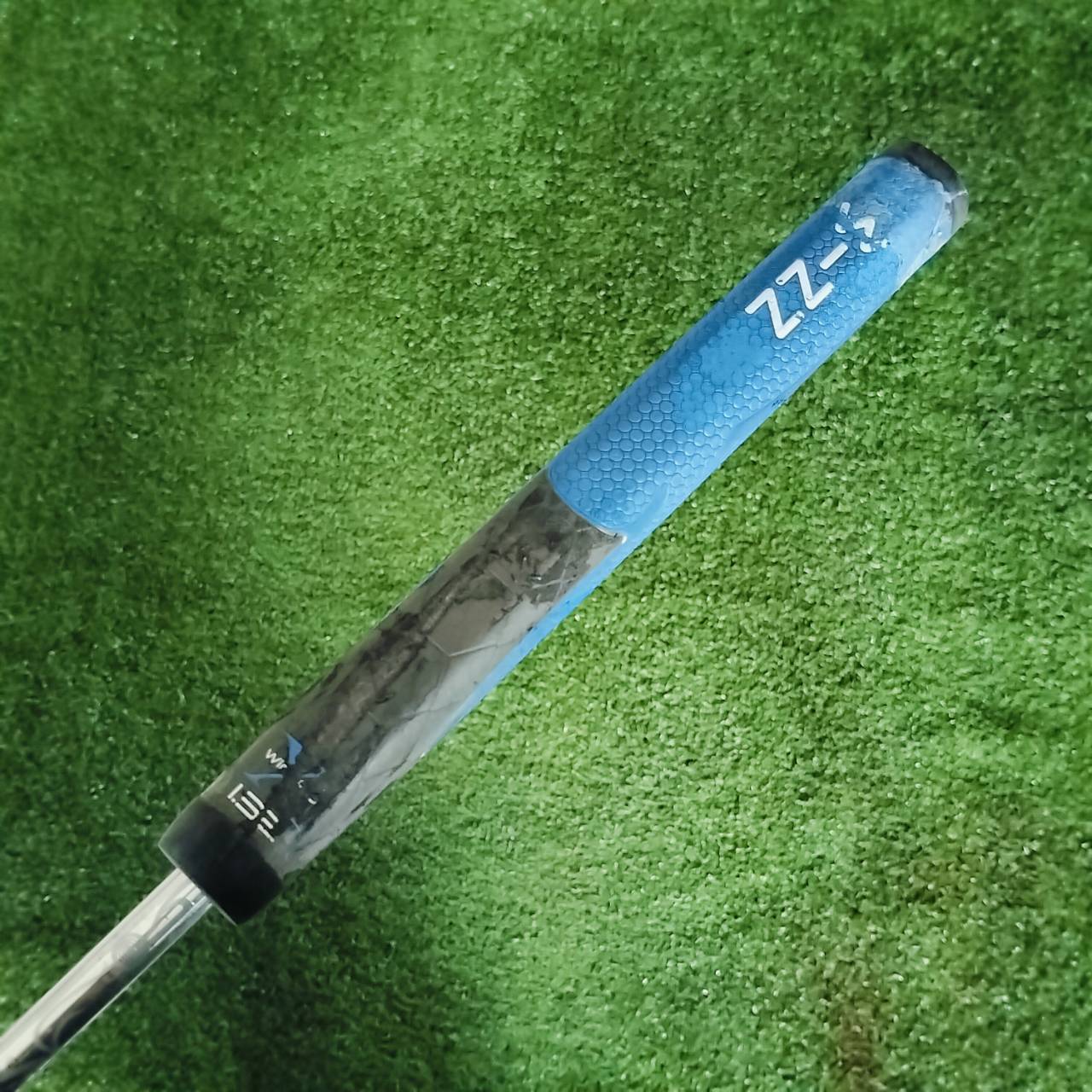 ** ไม้กอล์ฟผู้หญิง ** PUTTER ODYSSEY DIVINE LINE เป็นทรงแบบ ROSSIE ยาว 32 นิ้ว พัตเตอร์ทรงมอลเล็ตที่ชดเชยความผิดพลาดสูง ไม้กอล์ฟมือสอง ของแท้